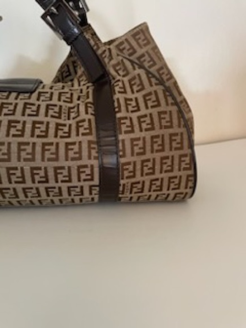 Authentic Fendi Zucca Canvas Shoulder Bag – Classic FF Monogram. - Picture 5 of 16